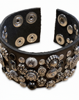 Bracelet. Leather+ stud+ flowers rhinestones.Color: Grey. X2876 C0501