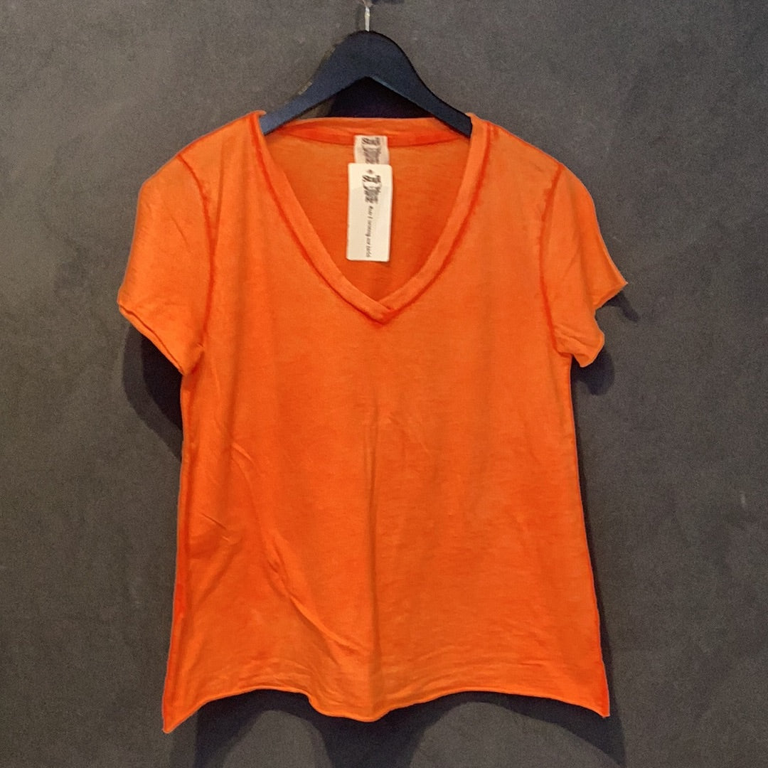 V.Neck Tshirt. One Size. Color: Mandarin