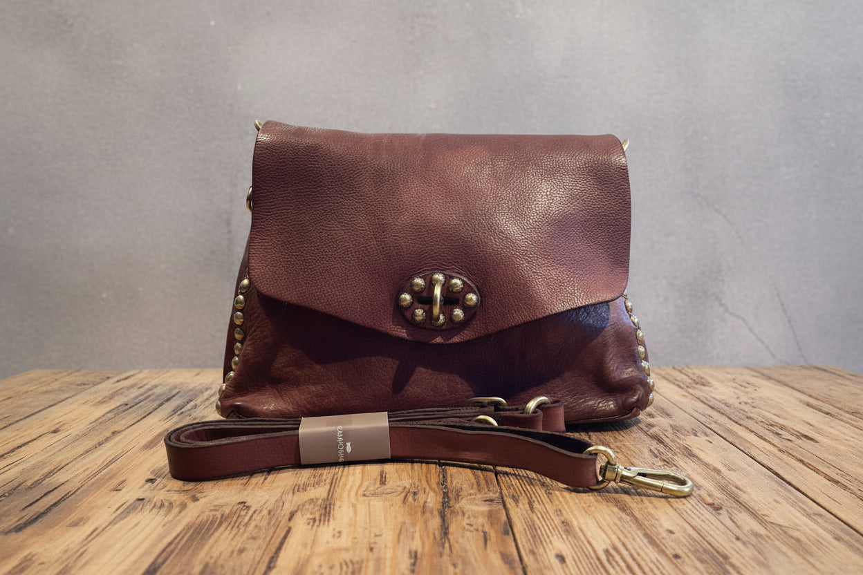 Nadia Monospalla. X2895 C4036. Color: Borgogna.