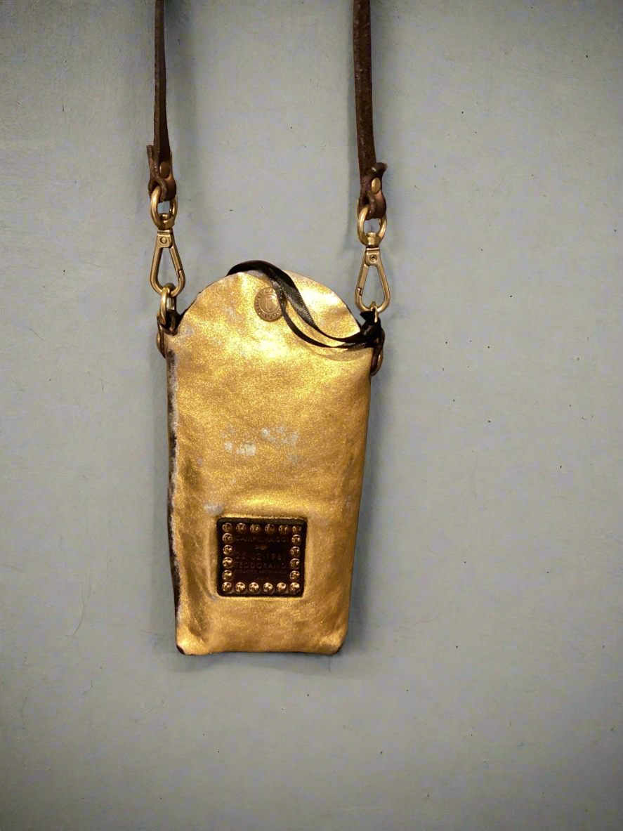 Virna. Phone Case. Gold laminated leather. X0029 F1902.